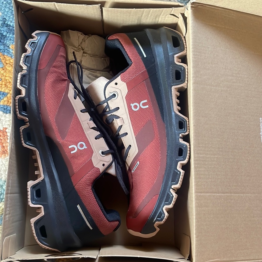 Cloudventure Waterproof trail running shoes. Never worn. Size 8.5